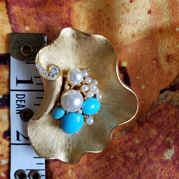 Seashell Brooch & Pendant - Picture 4 of 5